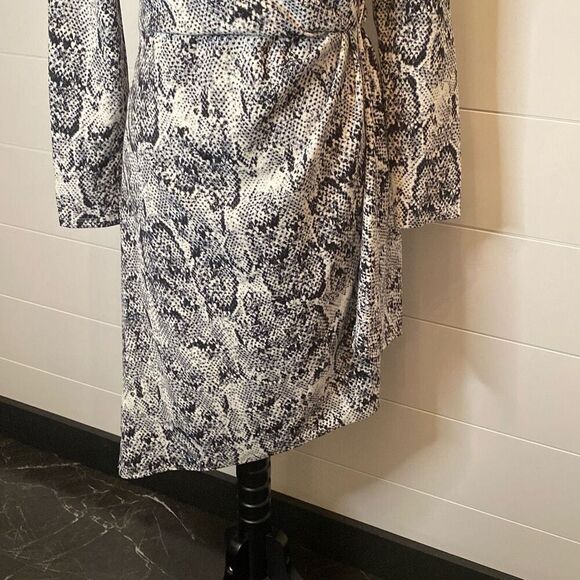 Julia Jordan black and white snakeskin print asymmetrical mini dress - Picture 4 of 11